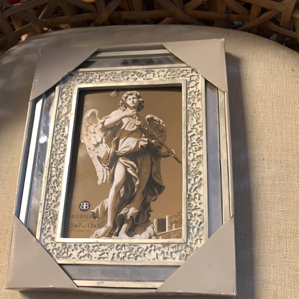 New Burnes  Frame 5x7 in NWT